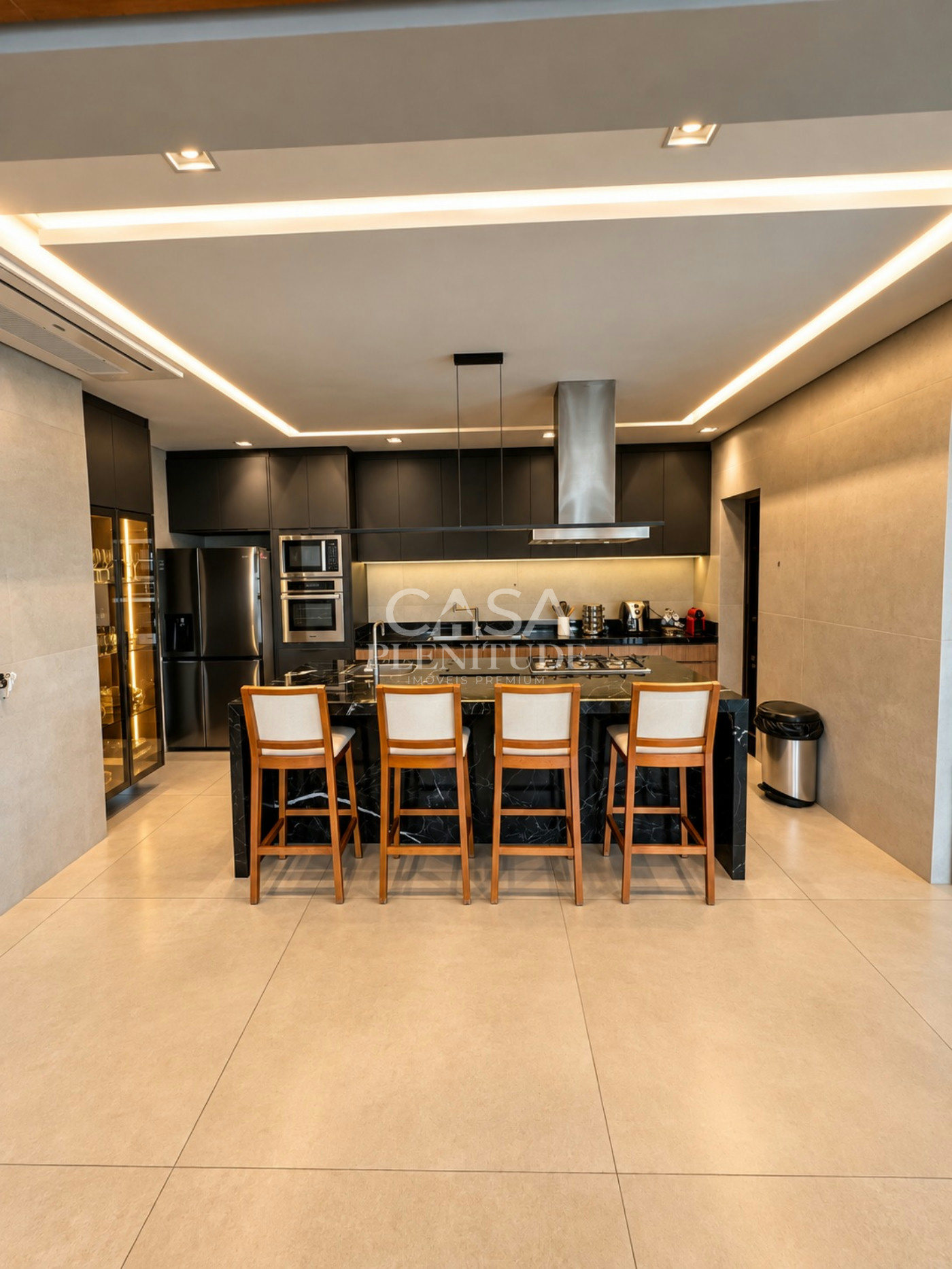 Casa nova no Saint Patrick com 926 m², 5 suítes, elevador e piscina aquecida, saúna em Sorocaba