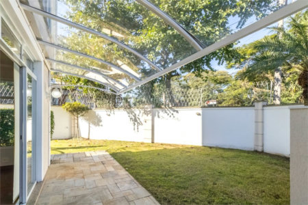 Casa à venda com 4 quartos, sendo 2 suítes, no condomínio Stephanie, São Paulo - SP