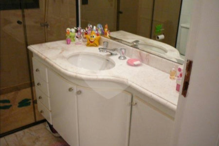 APARTAMENTO UM POR ANDAR!