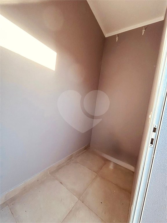 Casa à venda com 3 quartos, sendo 3 suítes, no condomínio Village Damha III, São Carlos - SP
