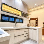 Indaiatuba - Casa condomínio Park Vista Real - AT : 200m - AC : 140m - Boiller Instalado - torneiras quentes - 3 quartos : sendo 1 suite - Suite - Ar Condicionado Samsung 12 Btu’s; arandelas de cabeceira , Dommus Closet . Esquadria , porta automática . 2 Quartos - Ar Condicionado Samsung 9 Bt