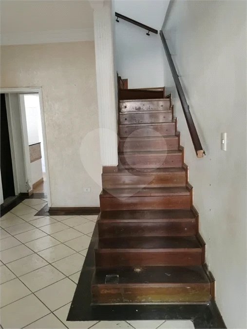 Vende-se sobrado de 3 andares na Vila Santa Catarina