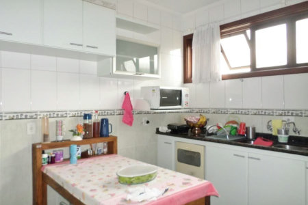 Casa à venda com 4 quartos, sendo 2 suítes, em Jardim Leonor, São Paulo, SP