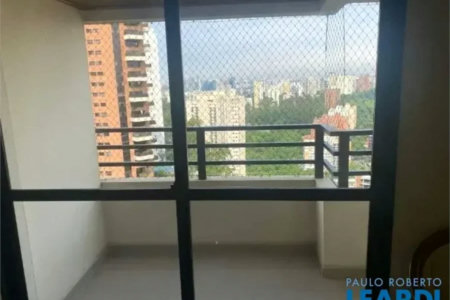 Apartamento à venda com 3 quartos, sendo 1 suíte,  em Morumbi, São Paulo, SP
