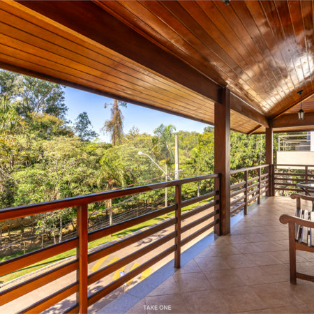Belíssimo sobrado com piscina aquecida no Condomínio Villagio Capriccio - Louveira SP.