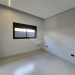 Maravilhosa Casa térrea em condomínio fechado no Portal Lamis, com 3 suítes, piscina privativa e persianas elétricas em excelente condomínio com salão de festas, piscina, quadras de tênis, beach tênis e campo de futebol. Vista cinematográfica da Pedra Grande.