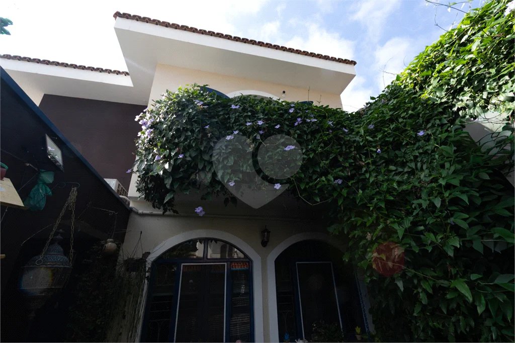 Sobrado à Venda com 2 suites no Tremembé.