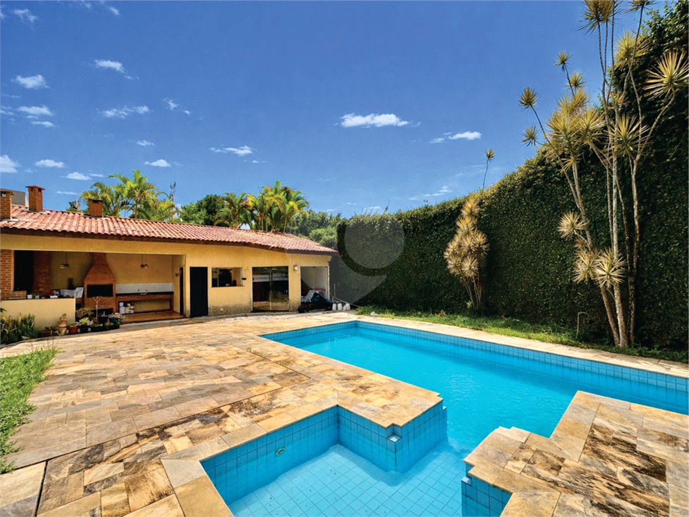 Casa á venda – Granja Viana