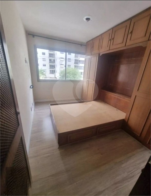 Studio com 33m2 AU, 39m2 AT, com 1 dormitório, sem vaga, a 1 quadra da Av Paulista e Metro Paraíso.