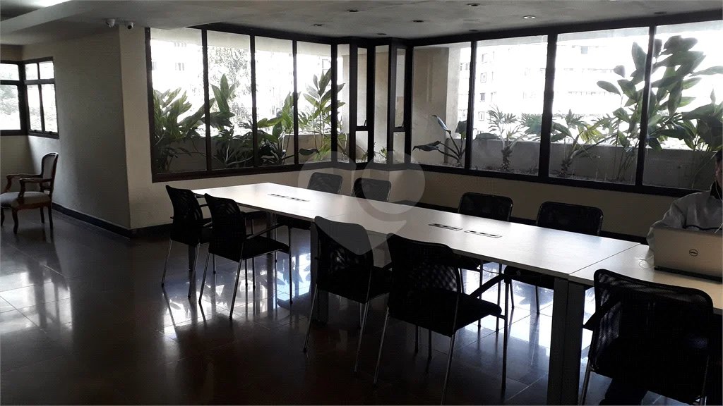 Apartamento à venda mobiliado nos Jardins — 126 m²