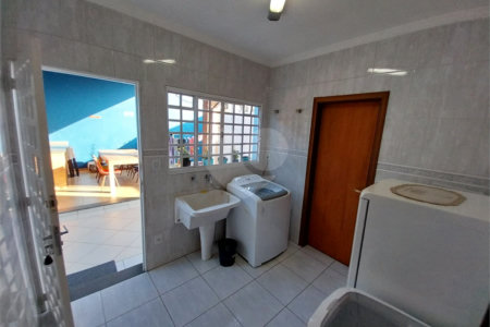 Sobrado à venda com 5 quartos, sendo 1 suíte,  em Terra Nobre, Louveira, SP