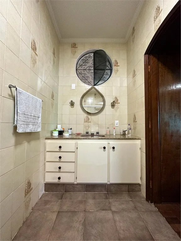 Casa assobradada à venda no bairro Nova Piracicaba, em Piracicaba/SP.