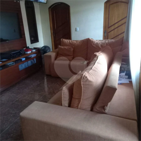 Casa com 260m² , 3 pavimentos , 6 dormitórios , 1 suíte , 3 vagas , a venda no Itaim Paulista.