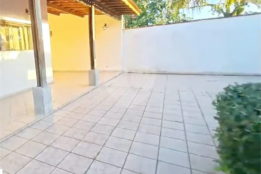 Belíssima casa com 04 dormitórios em Itanhaém
