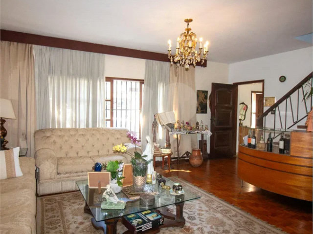 Casa à venda ou para alugar com 5 quartos, sendo 2 suítes,  em Brooklin, São Paulo, SP