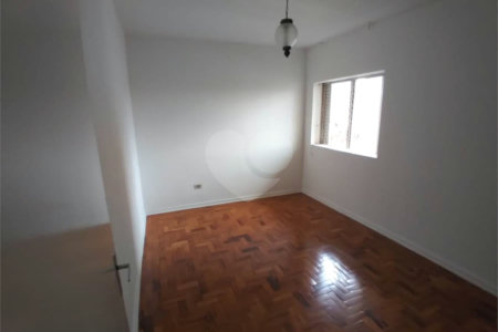 Apartamento no Condomínio Vila Rica.