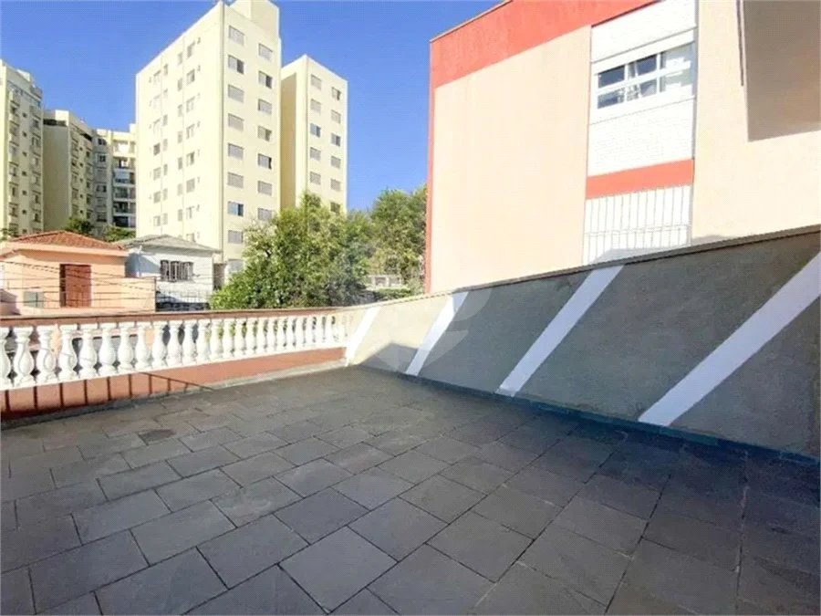 Oportunidade à venda na Vila Ipojuca: Sobrado Espaçoso com 200m²de área construída e 250m2 de terreno - 4 Dormitórios e 5 Vagas de garagem.