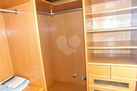 Casa à venda com 5 suítes no condomínio Vilaggio Monte Alegre, São Paulo - SP