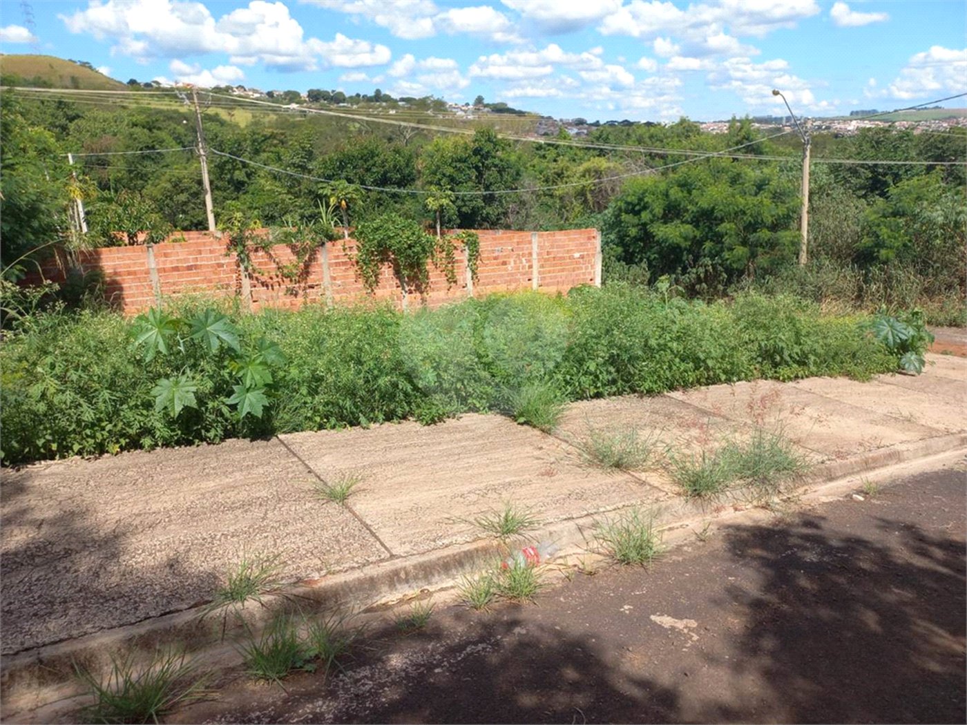 Terreno com 305,82 m² .