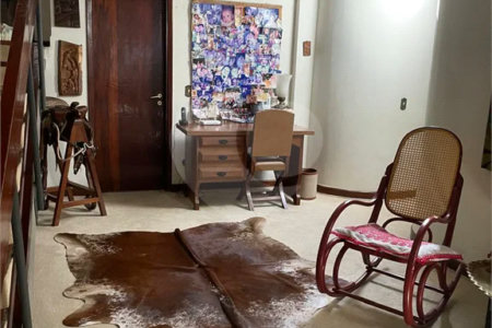 Casa à venda, 742 m², com piscina, 5 suítes, em Embu das Artes