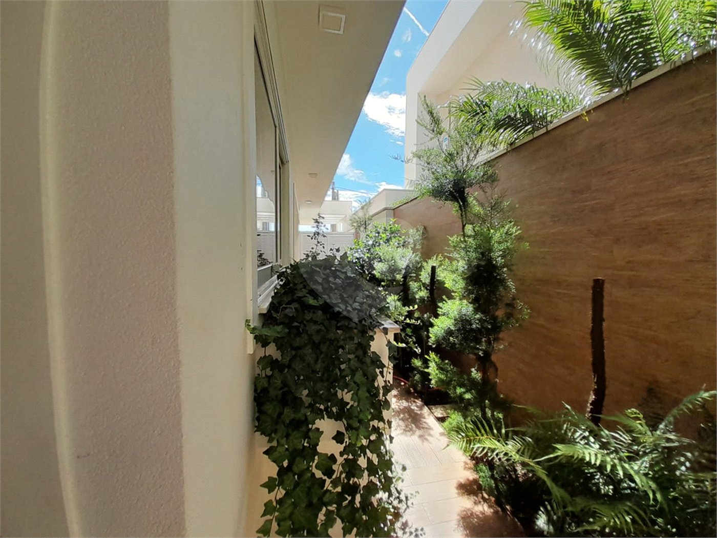 Casa à Venda no Condomínio Damha III – Elegância e Conforto para sua Família
