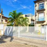 Casa à venda com 2 quartos, sendo 1 suíte, no condomínio Scarlatt, São Sebastião - SP