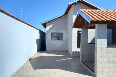 Casa térrea em Araraquara/SP.
