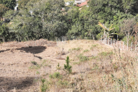 Terreno em Atibaia com 2.090 metros, ótimo para fazer chácara, excelente localização, aceita financiamento