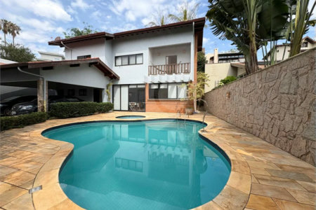 Casa a Venda no Condomínio Vista Alegre - Sede em Vinhedo/SP