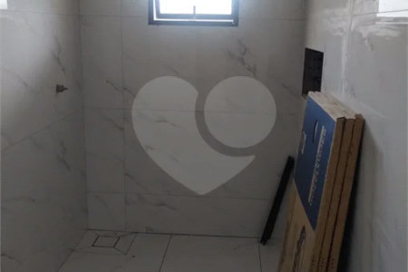 Casa em Atibaia com 3 dormitórios (1 suíte), sala 2 ambientes, piscina, 2 vagas de garagem, aceita financiamento
