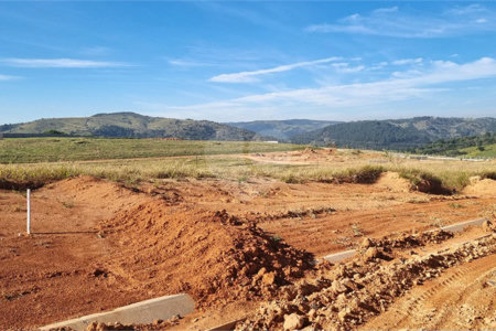 Lote de 600 m² com Potencial de Vista e Localização Reservada no Santana da Lapa – Joaquim Egídio