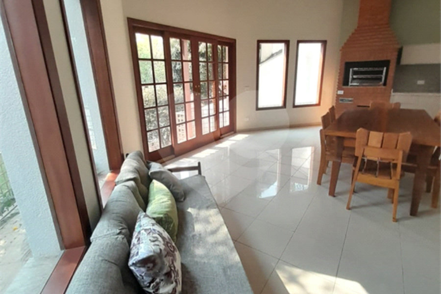 3 AMPLAS SUITES MAIS ECRITORIO MUITO VERDE E AMPLO QUINTAL