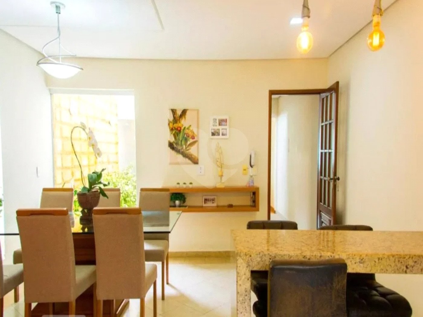 Sobrado com 180m² , 3 dormitórios , sendo 3 suítes , 3 vagas de garagem , churrasqueira e Jardim de inverno , à venda na Vila Scarpelli , Santo André.