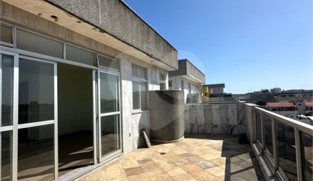 Cobertura à venda com 4 quartos, sendo 2 suítes,  em Braga, Cabo Frio, RJ