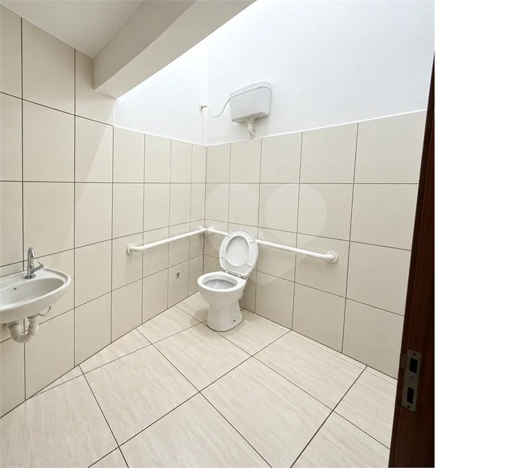 Galpão comercial/industrial com 627 m² no Bairro Planalto, em São Bernardo do Campo, próximo à Via Anchieta, com piso fabril, escritórios e mezanino.
