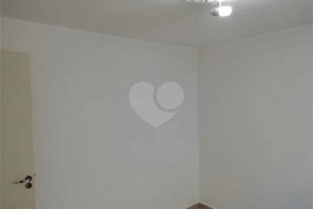 Apartamento no Condomínio Mont Royal.