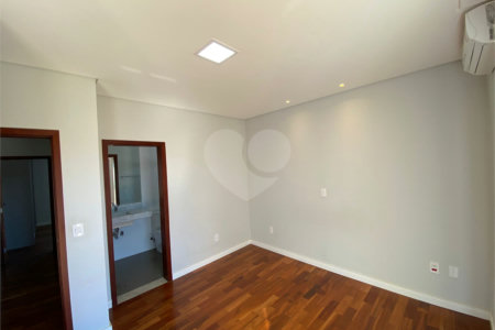 Casa com alto padrão de acabamento para venda no Condomínio Montreal.