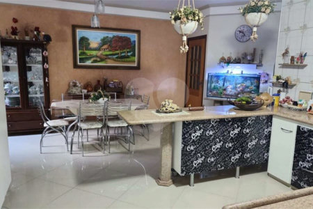 Casa térrea no Jardim Hikare