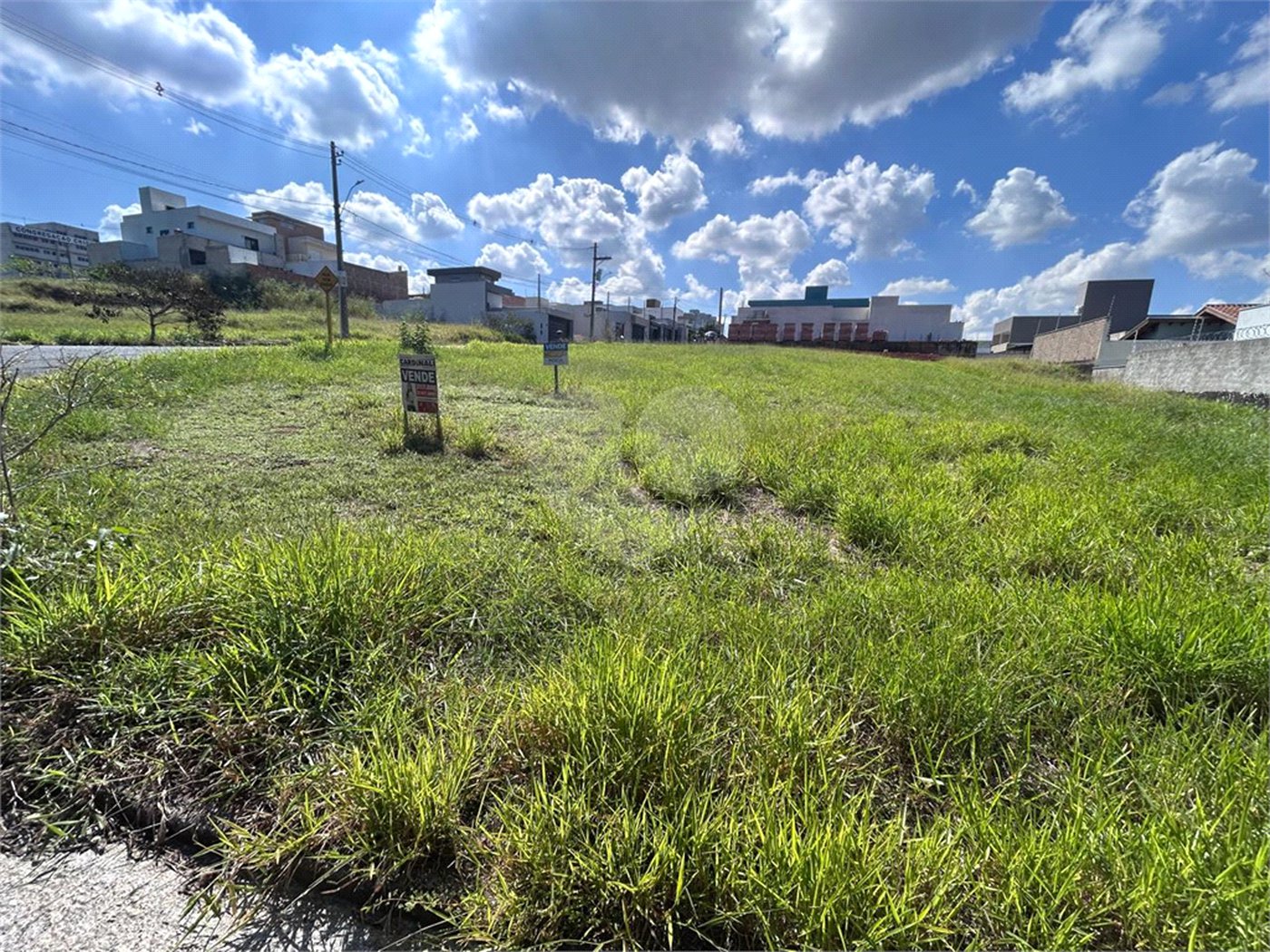 Terreno amplo localizado a venda.