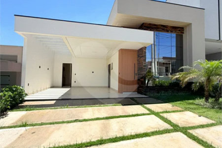 Casa térrea com 3 suítes no Condomínio Residencial Viena em Indaiatuba-SP - Acabamento de alto padrão - R$ 1.690.000,00 - AT 250 m² - AC 158 m² - 3 suítes,, sendo 1 suíte master com closet - Sala para dois ambientes (estar e jantar) - Cozinha planejada com ilha cooktop, forno elétrico e micro-ondas,