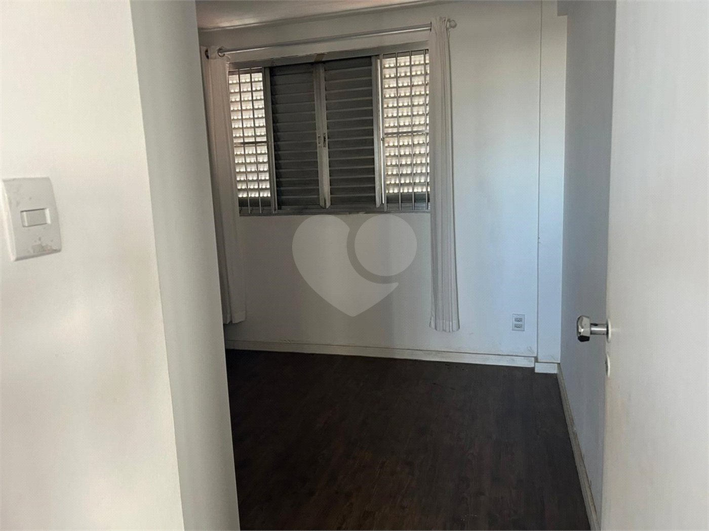 Onde o sossego encontra a praticidade: Seu novo refúgio no Planalto Paulista!Andar alto,vista privilegiada, 2 dormitorios,1 sala,cozinha e banheiro,SEM VAGA.