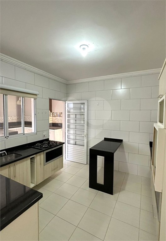 Indaiatuba- Villagio de Itaici- Venda - terreno 150,00 ms - construida 144, 15 ms - 3 dorms, 1 suite, sala, cozinha, wc - R$ 999.900,00 -Área de lazer conta com: Salão de festas - Piscina - Clube - Playground - Academia completamento bancário. Imóvel locado em setembro 2024, venda para investidor,