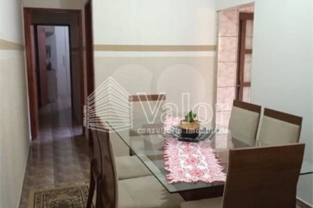 Casa Térrea com 2 dormitórios, sendo 1 suíte.