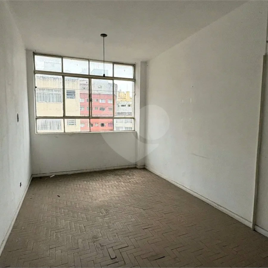Kitnet Compacta na Liberdade – 33m² | Portaria 24h | Aceita Pets