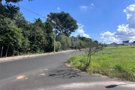 Terreno amplo localizado a venda.