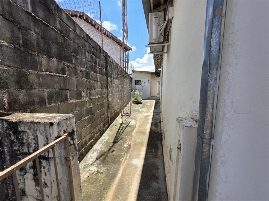 Casa térrea à venda com amplo quintal e grande potencial na Vila Nery
