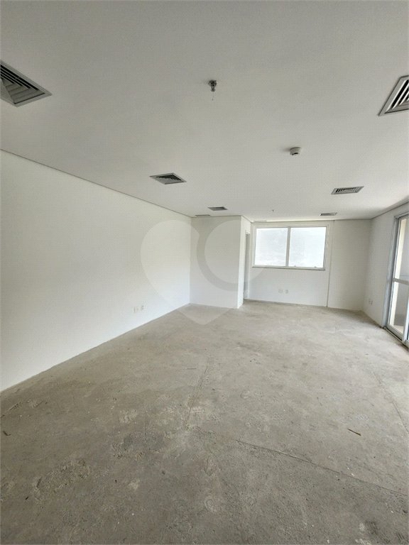 Sala comercial em frente ao Allianz Parque