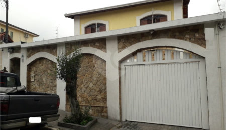 Sobrado à venda com 4 quartos em Tremembé, São Paulo, SP
