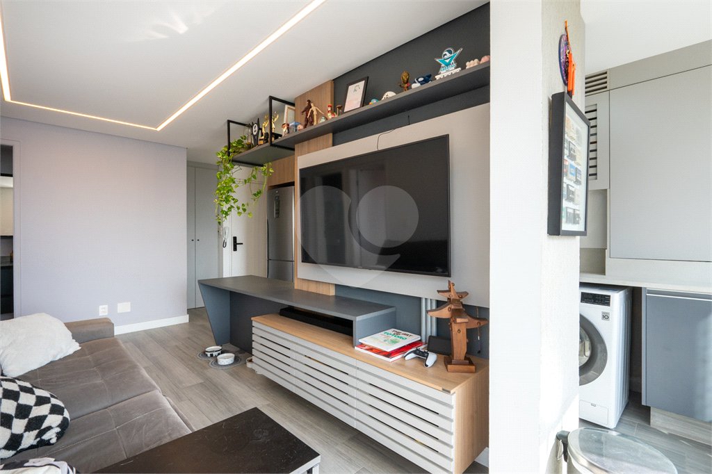Apartamento a venda na Rua Gaspar Lourenço totalmente reformado - 2 quartos, varanda