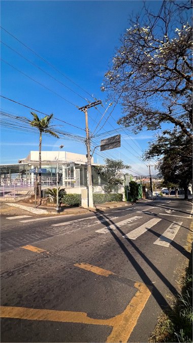 Lindo Salão Comercial para locação com 924m2 no Centro de Atibaia